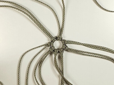 Step 4 All 8 bowlines should face the same direction