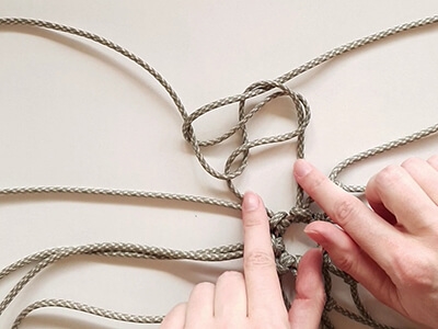 Step 7 This is how you make the friendship knot