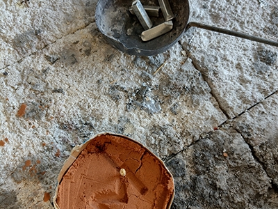 Step 4 Place the tin in the casting scoop